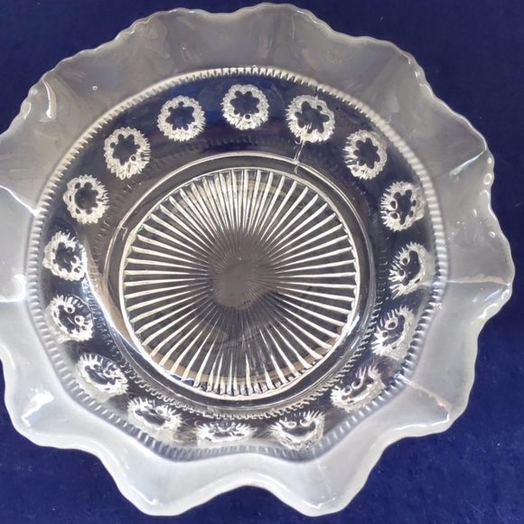 Pair of Davidson Glass Bowls - Picture 5 of 6